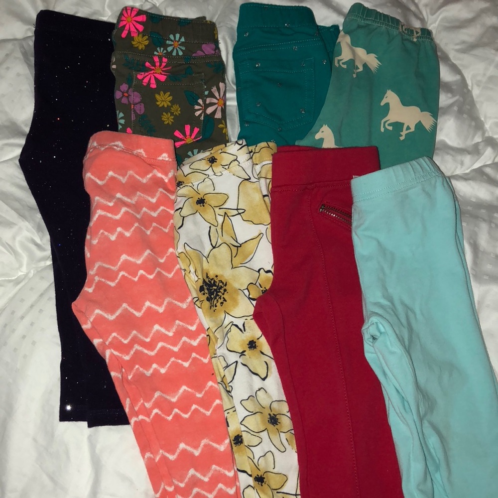 7 pants 2 of them are 24mths 5 are 2t
